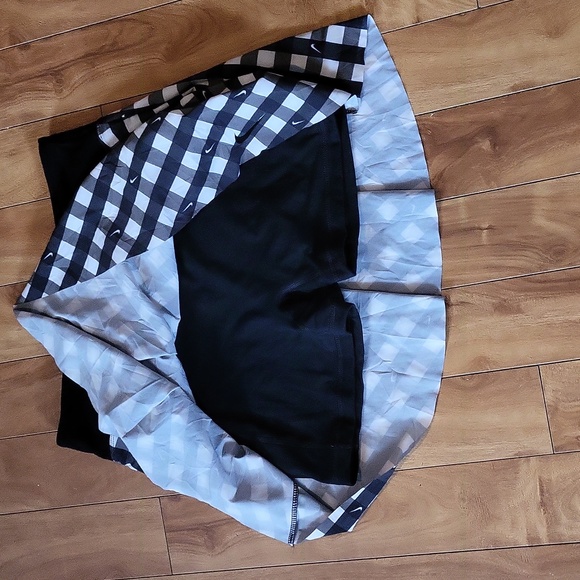 Nike skort - Picture 2 of 5